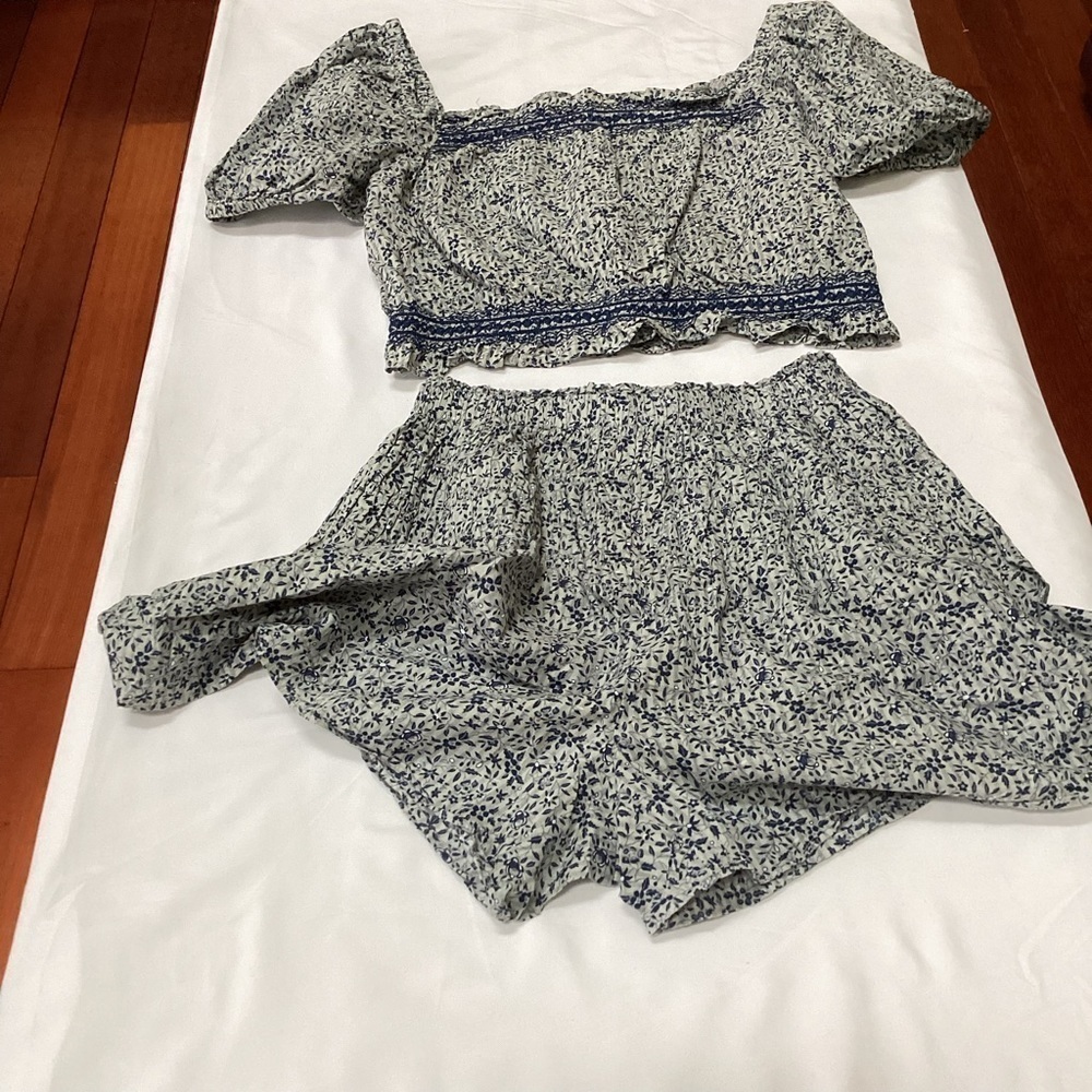 Madewell Smocked Pull on Shorts and  Jeanette top in Florentine Floral